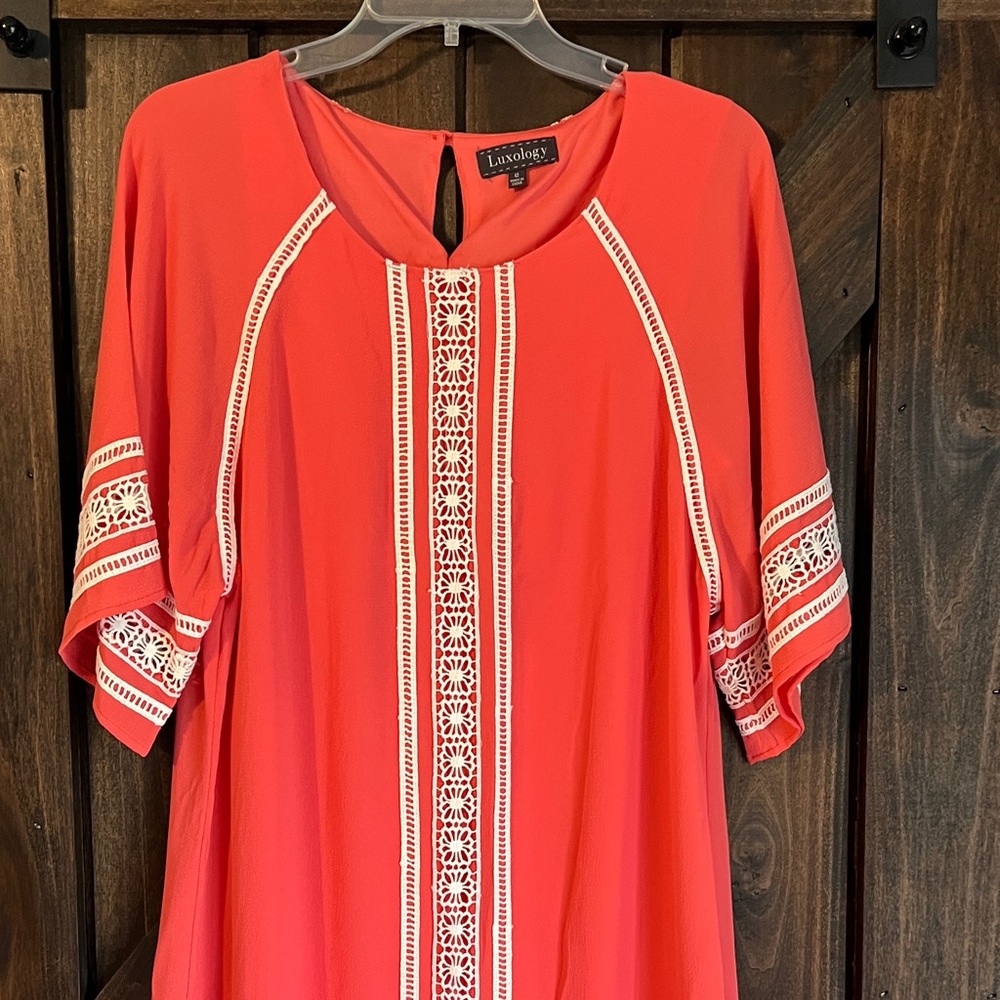 Luxology Coral‎ Dress with White Accents - Picture 3 of 7